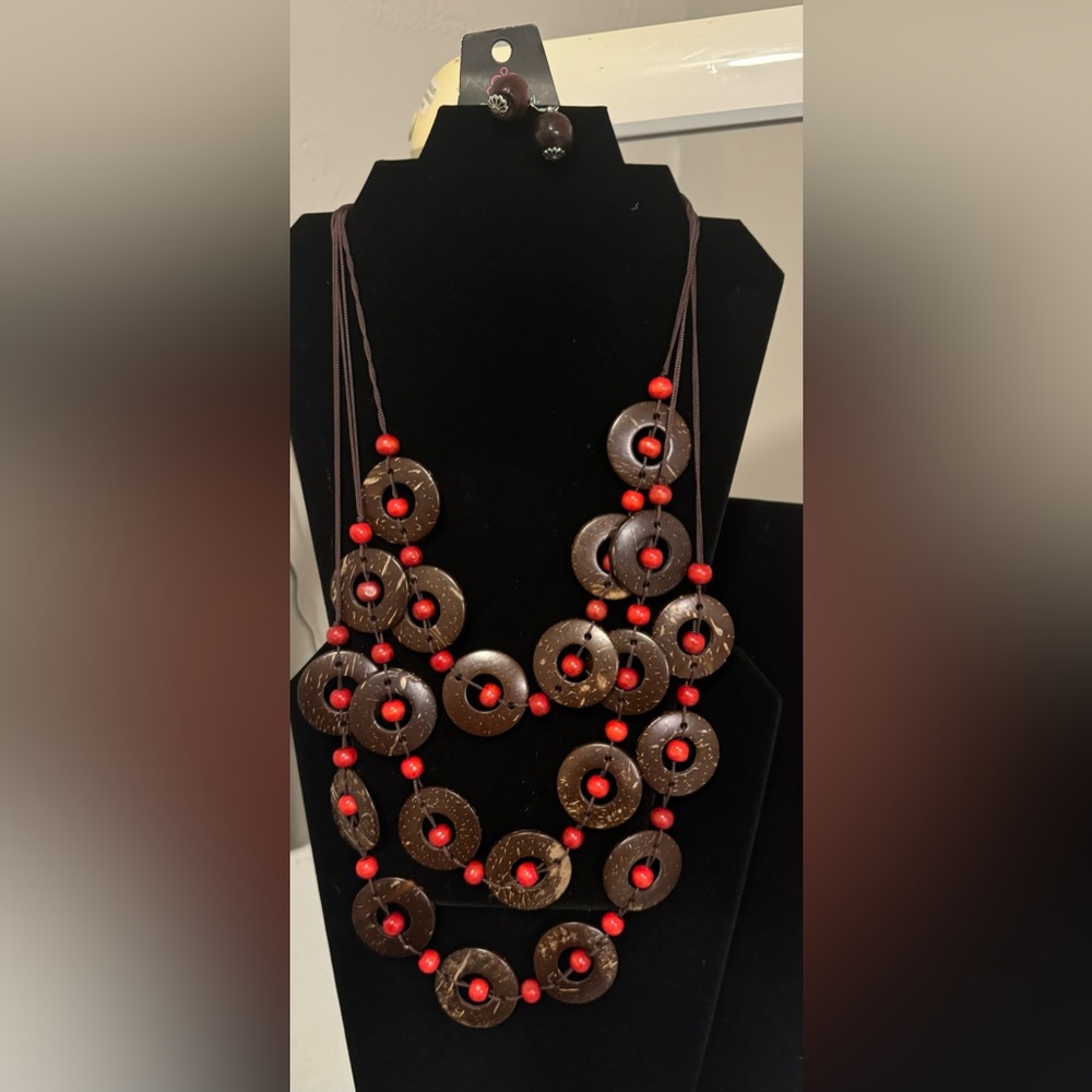 New paparazzi, long coconut wood necklace with matching earrings